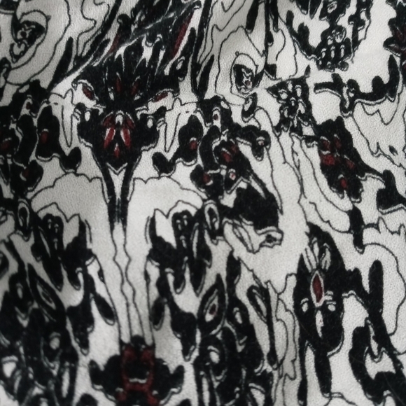 Dalia long sleeve Tassle tie Keyhole Neck Closure - Picture 8 of 8